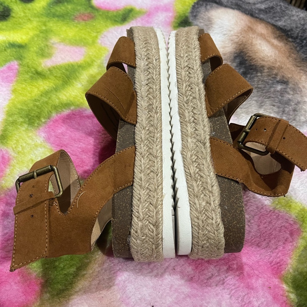 Universal Thread Platform Sandals - Picture 2 of 6